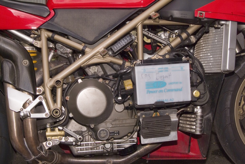 Datei:Ducati916SPS Motor ScuderiaAssindia Small.jpg